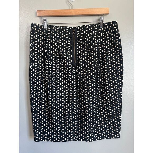 Loft pencil skirt floral cutout size 12 Business office career formal work - Picture 3 of 8